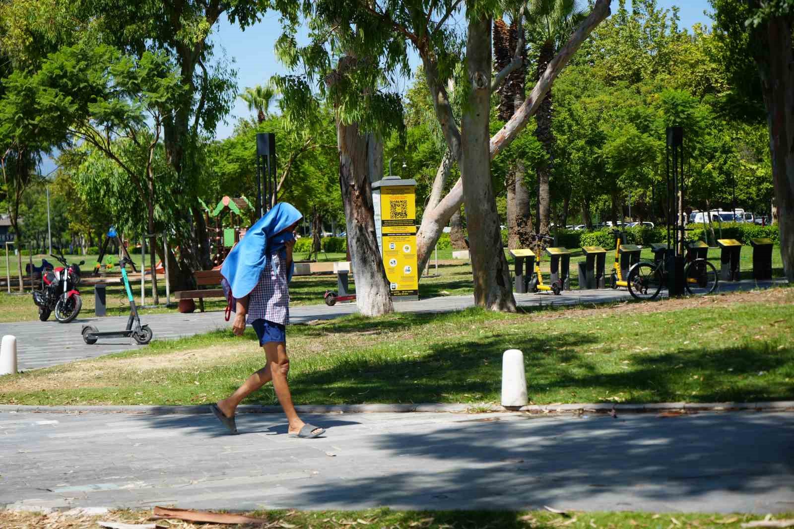 Antalya’da termometreler 44 dereceyi gördü 11 antalyada termometreler 44 dereceyi gordu 7 hRzhghEq