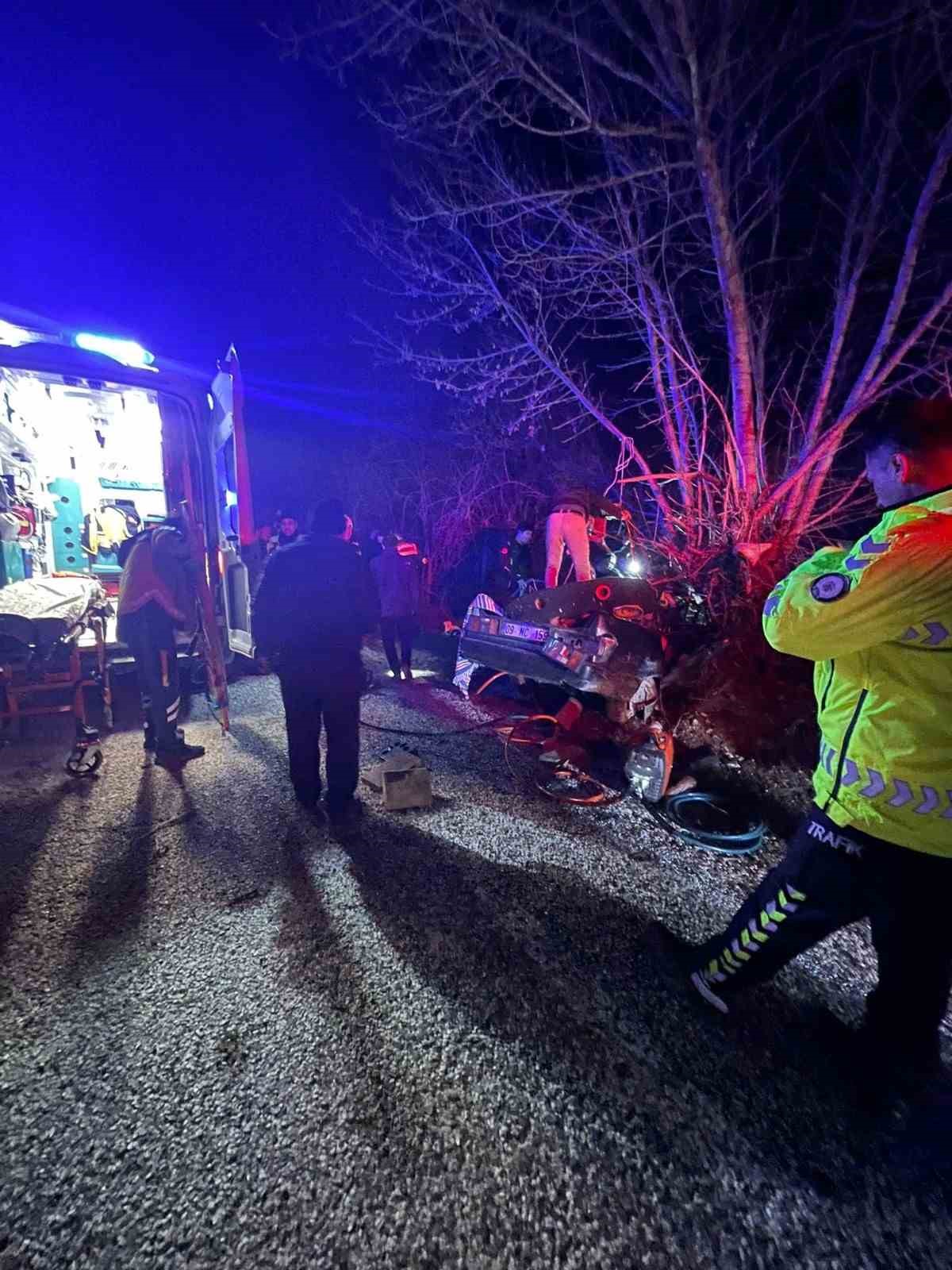 antalyada trafik kazasi 3 kisi hayatini kaybetti 0 h1gkdOvO