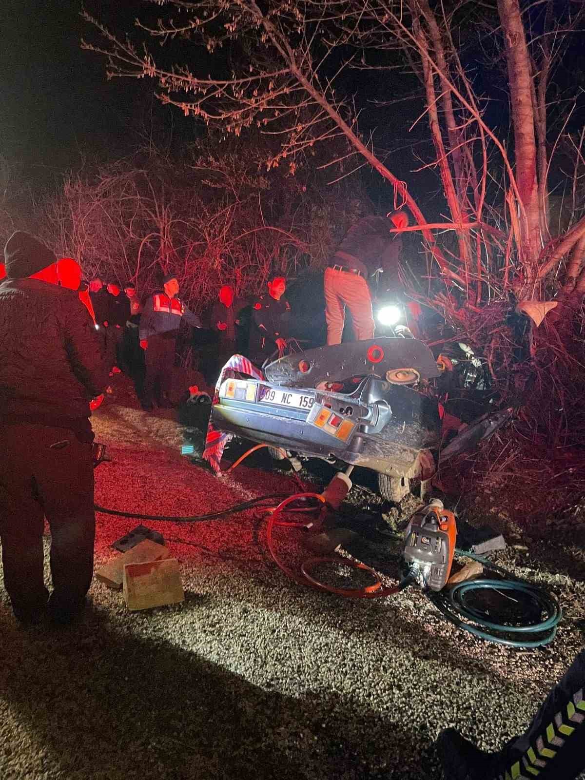 antalyada trafik kazasi 3 kisi hayatini kaybetti 2 MkKAvNiV