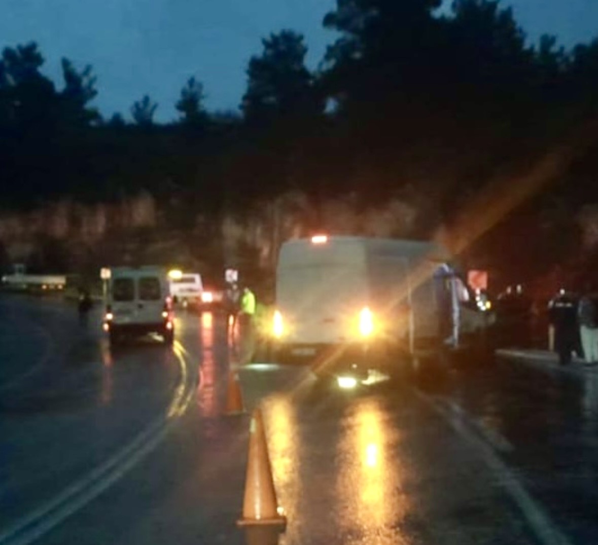 Antalya’da trafik kazası: 5 yaralı 6 antalyada trafik kazasi 5 yarali 2 FEG6pLRD