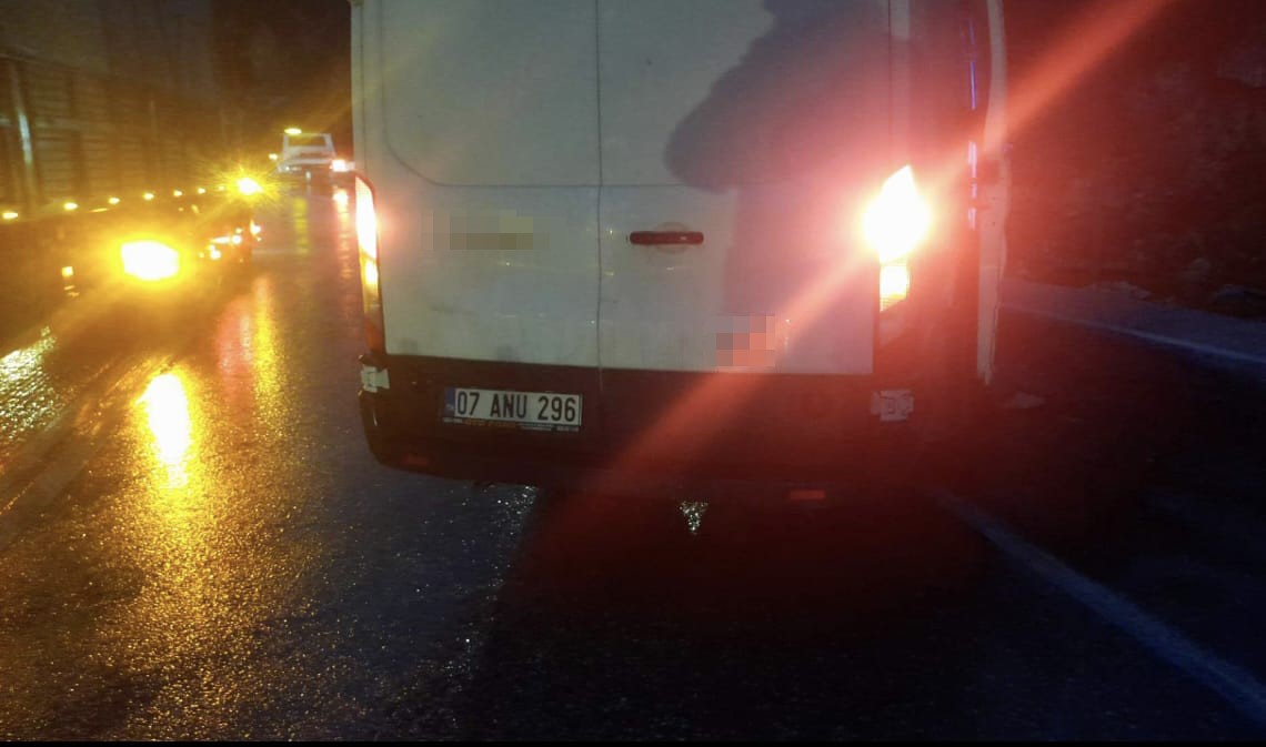 Antalya’da trafik kazası: 5 yaralı 7 antalyada trafik kazasi 5 yarali 3 BvRtRcTk