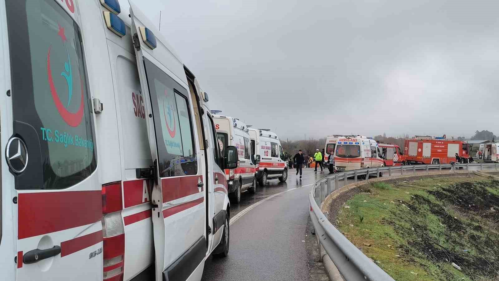antalyada trafik kazasi olu ve yaralilar var 1 rbhatVgE