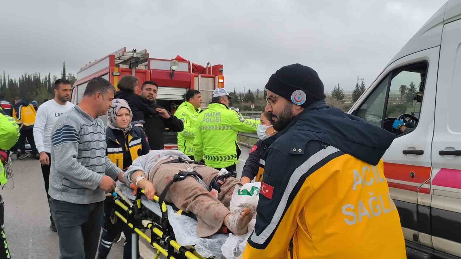antalyada trafik kazasi olu ve yaralilar var 2 JykkKyr6