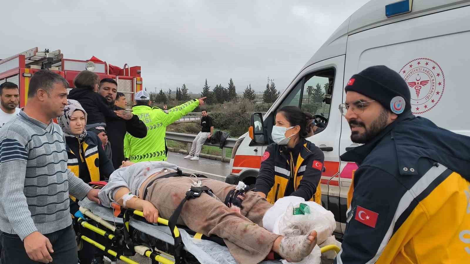 antalyada trafik kazasi olu ve yaralilar var 3 AZ89F4RY