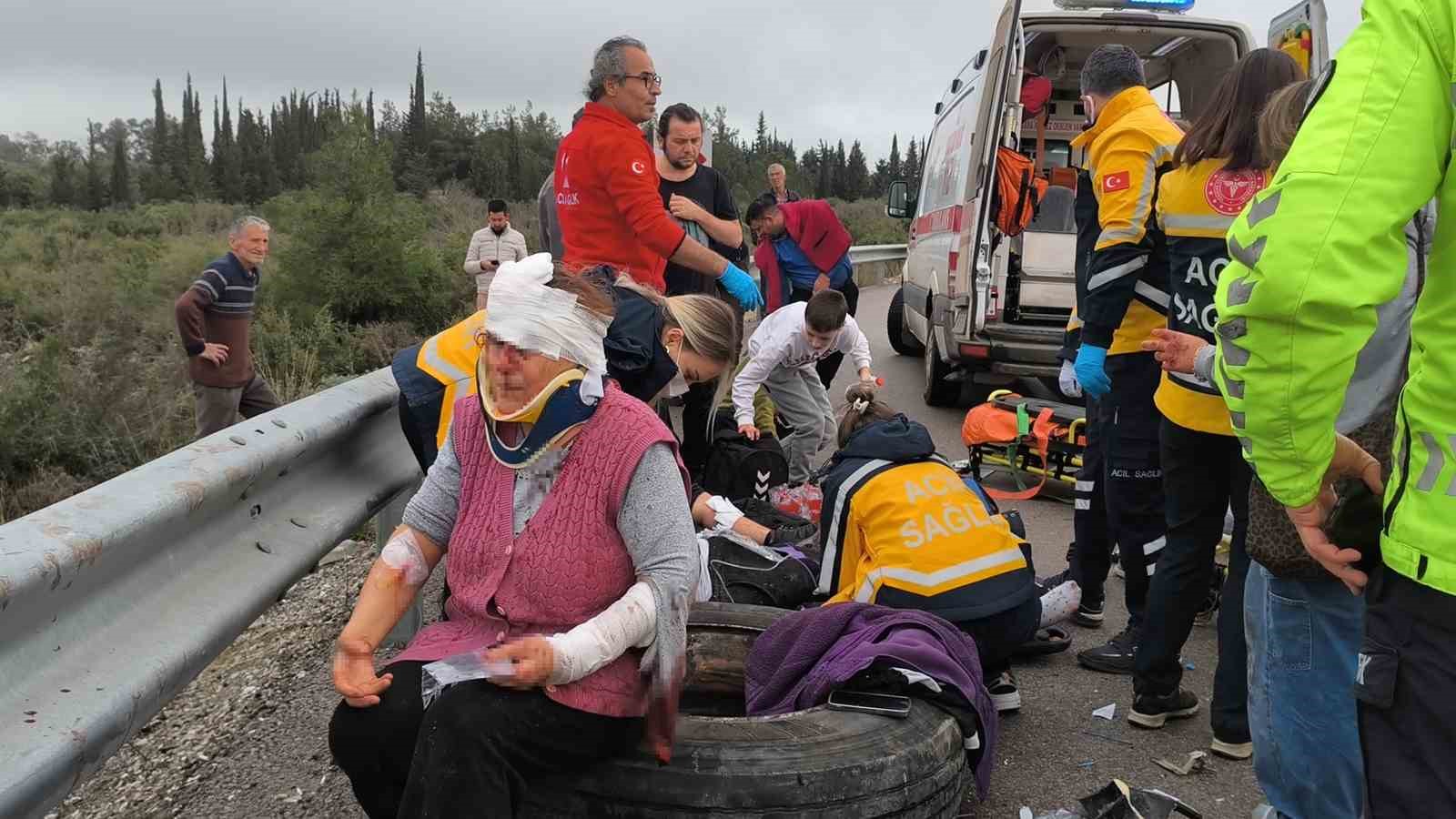 antalyada trafik kazasi olu ve yaralilar var 5 QsWGEldF