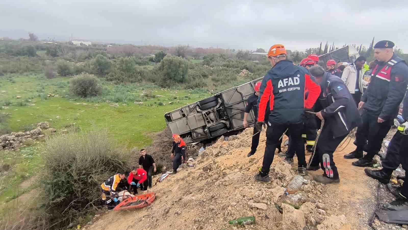 antalyada trafik kazasi olu ve yaralilar var 7 95AGCn5q