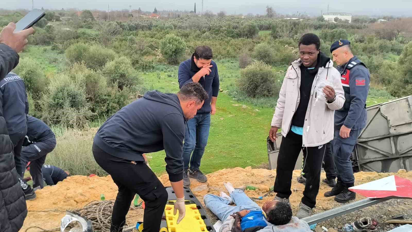 antalyada trafik kazasi olu ve yaralilar var 8 2bYHabXq
