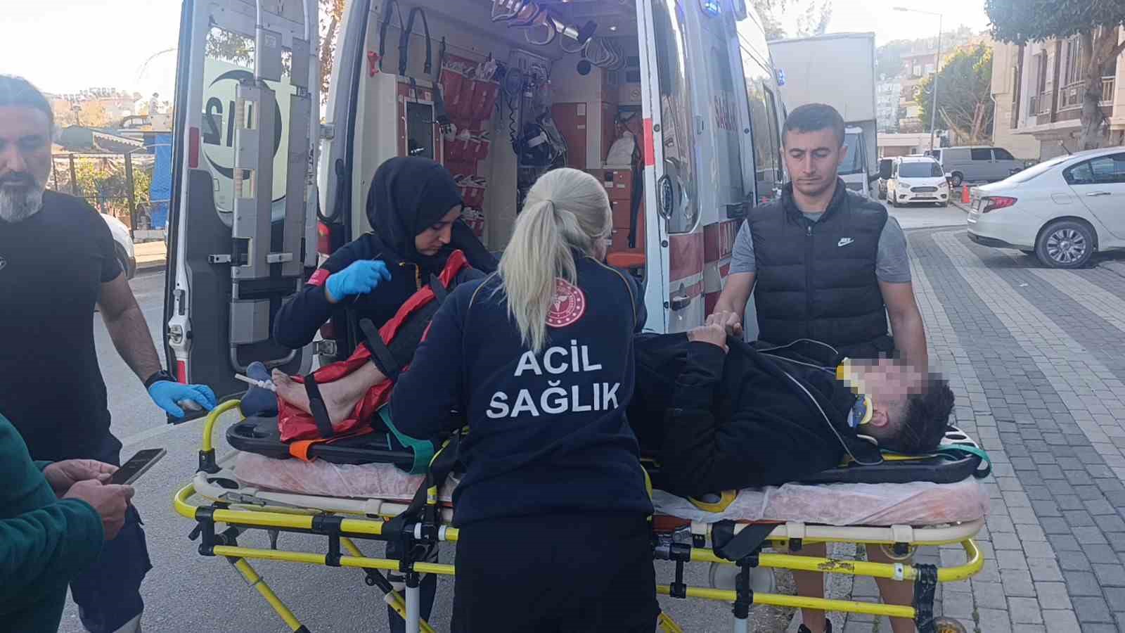 antalyada u donusu yapan otomobille motosiklet carpisti 1 yarali 0 CvzmDjZ7