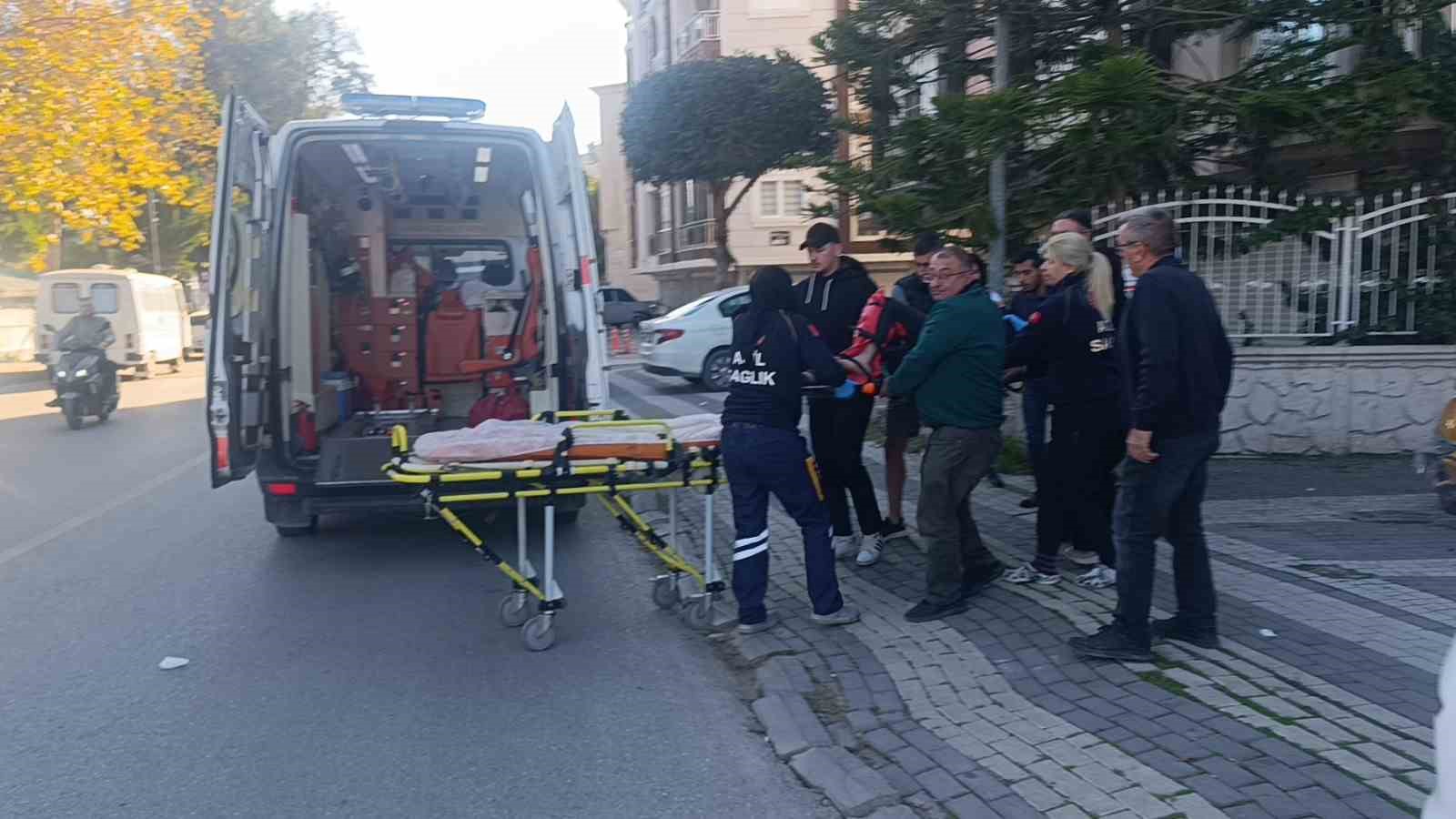 antalyada u donusu yapan otomobille motosiklet carpisti 1 yarali 3 MCnkSBsa