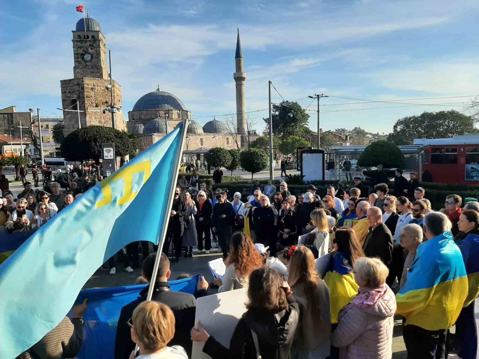 antalyada ukraynalilardan 4 yil cagrisi bu savasin en buyuk acisi ukraynali cocuklarin gelecegidir 1 rqS2qDy1