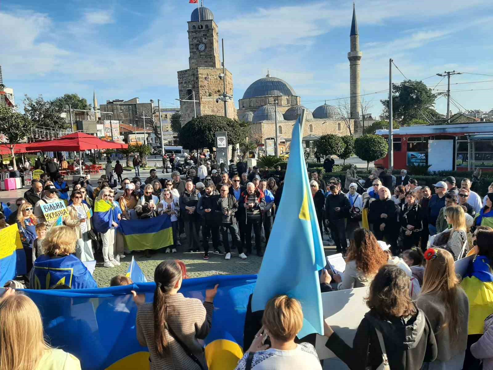 antalyada ukraynalilardan 4 yil cagrisi bu savasin en buyuk acisi ukraynali cocuklarin gelecegidir 3 sBYbJ2DX