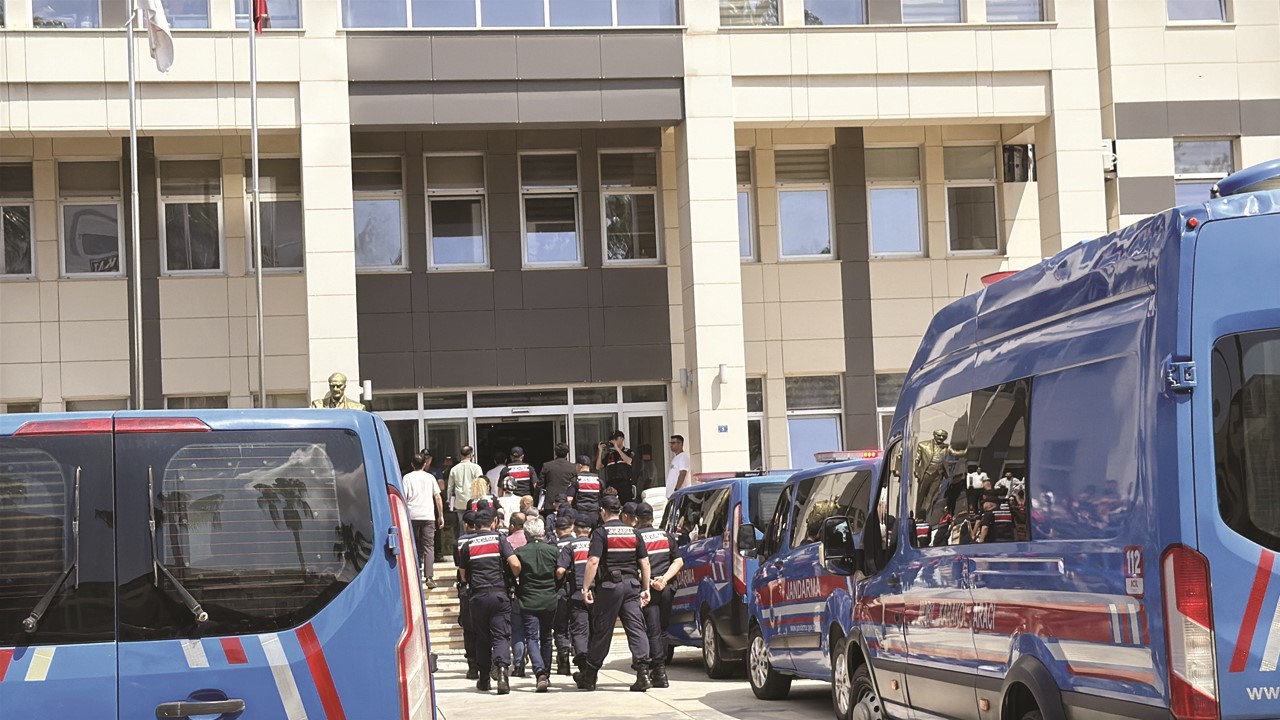 antalyada usulsuz recete operasyonunda 4 tutuklama 1 uXmGqcAw