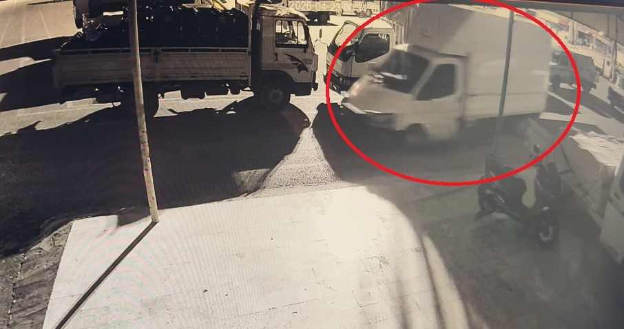 antalyada uzerinde anahtari unutulan biber yuklu kamyonet terk edilmis halde bulundu 1