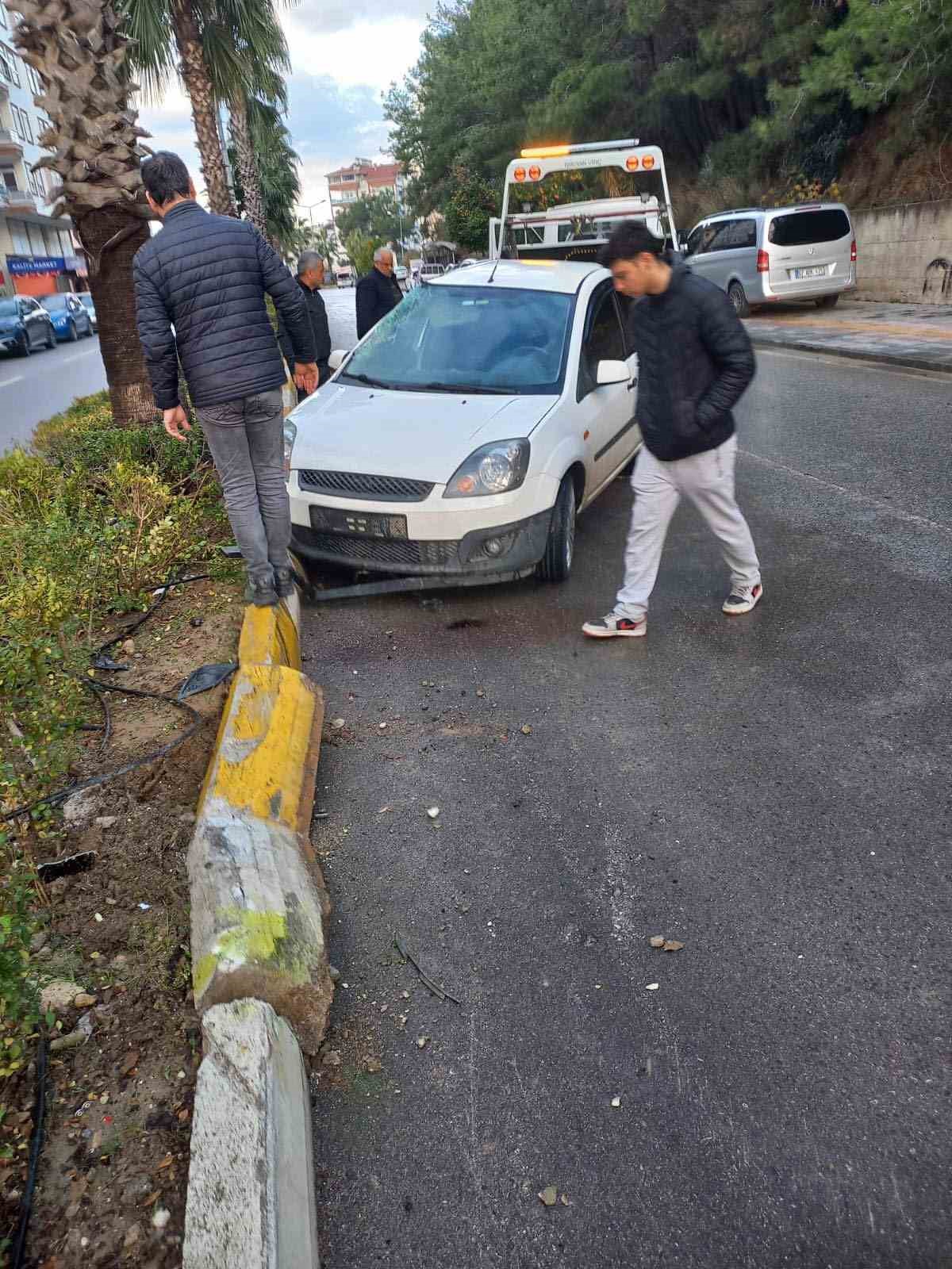 antalyada viraji alamadi palmiye agacina carpti 4 Ei5WCj2Z