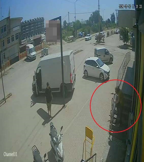 antalyada yabanci uyruklu sahis kedinin uzerine basti kopegi tekmeledi 3 1wNezQW9