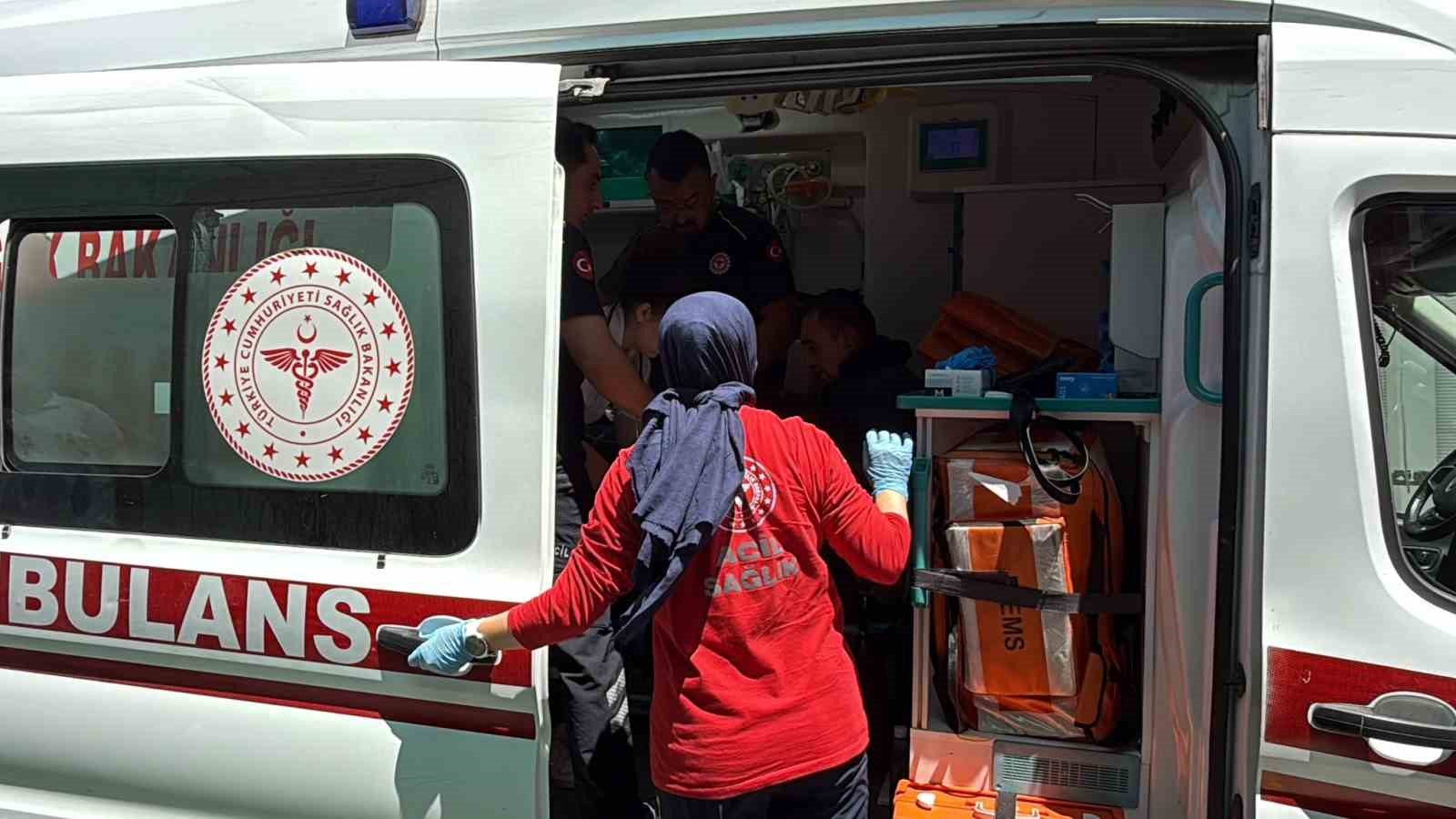 antalyada yanginda ev sahibi ve bir itfaiye eri dumandan etkilendi 2 1iOgJqkU