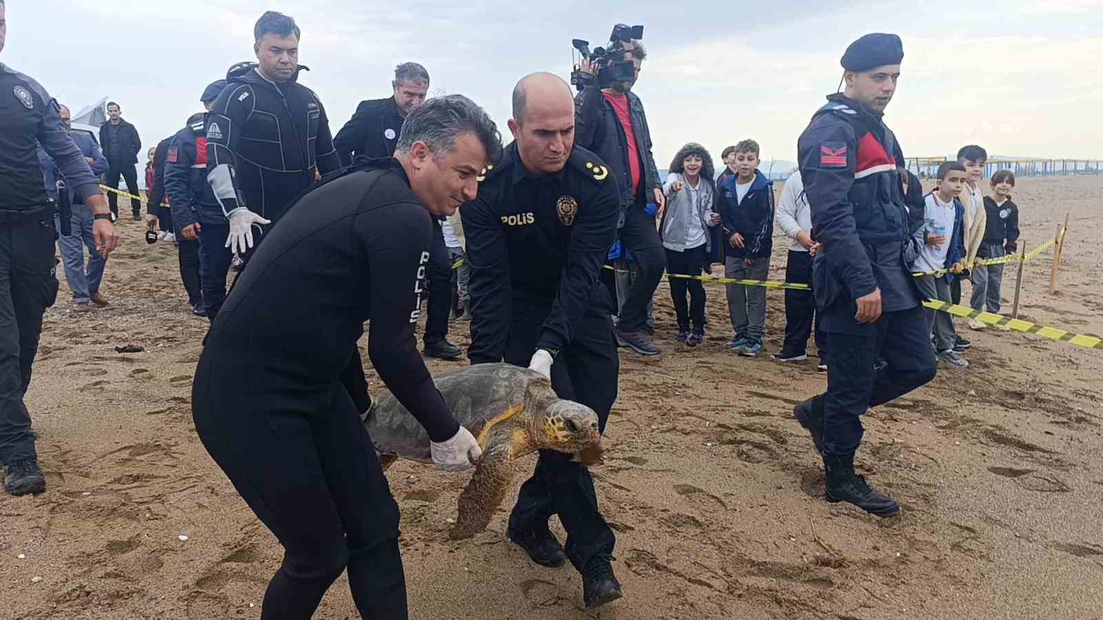 antalyada yarali bulunan caretta caretta tedavisinin ardindan yeniden ozgurluge kavustu 1 YJW3Rchn