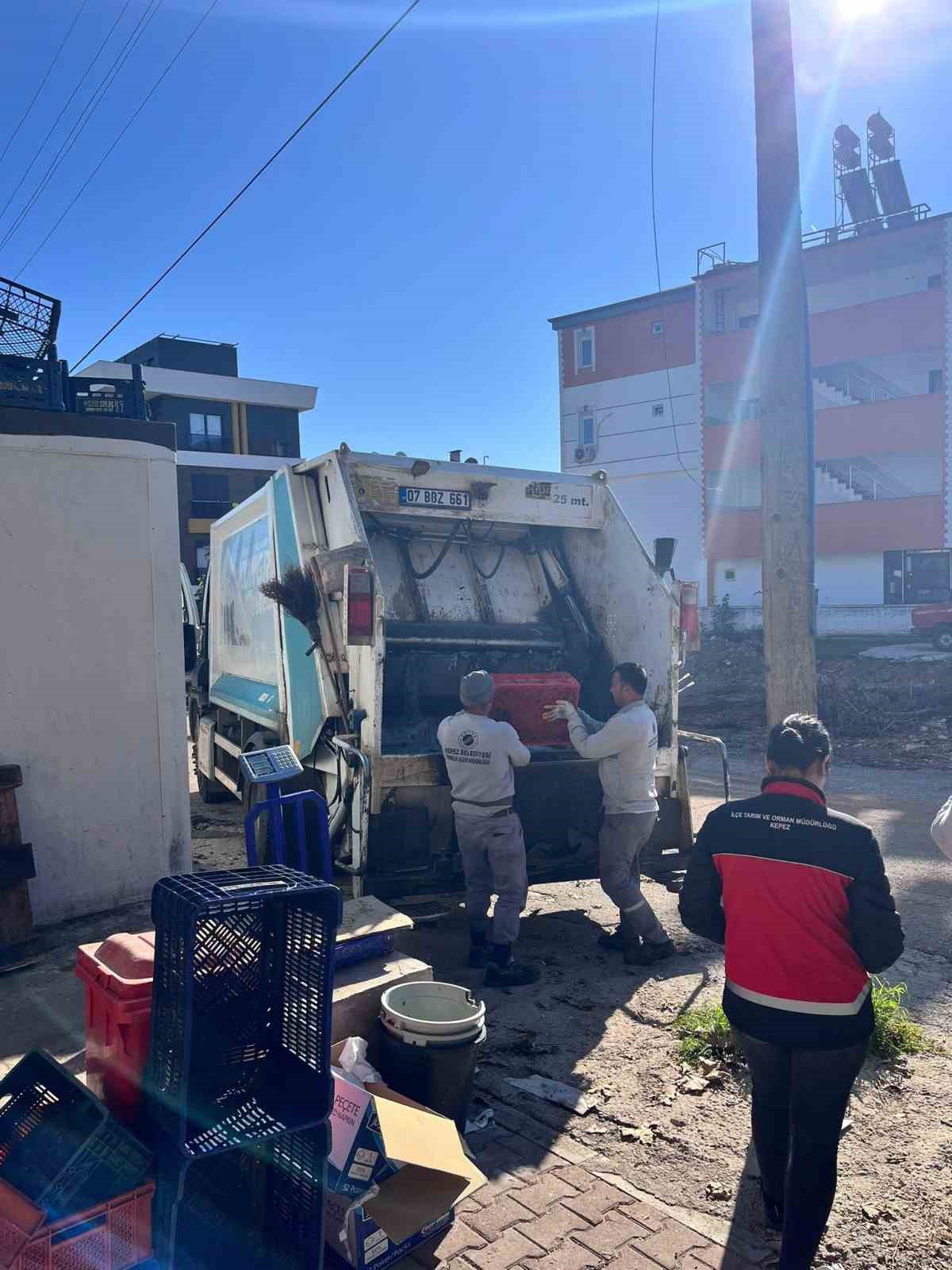 antalyada yarim tondan fazla hayvansal ve bitkisel bozuk gida maddesi ele gecirildi 7 neU1Vsdj