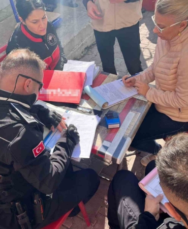 antalyada-yarim-tondan-fazla-hayvansal-ve-bitkisel-bozuk-gida-maddesi-ele-gecirildi-rjlE3BcP.jpg
