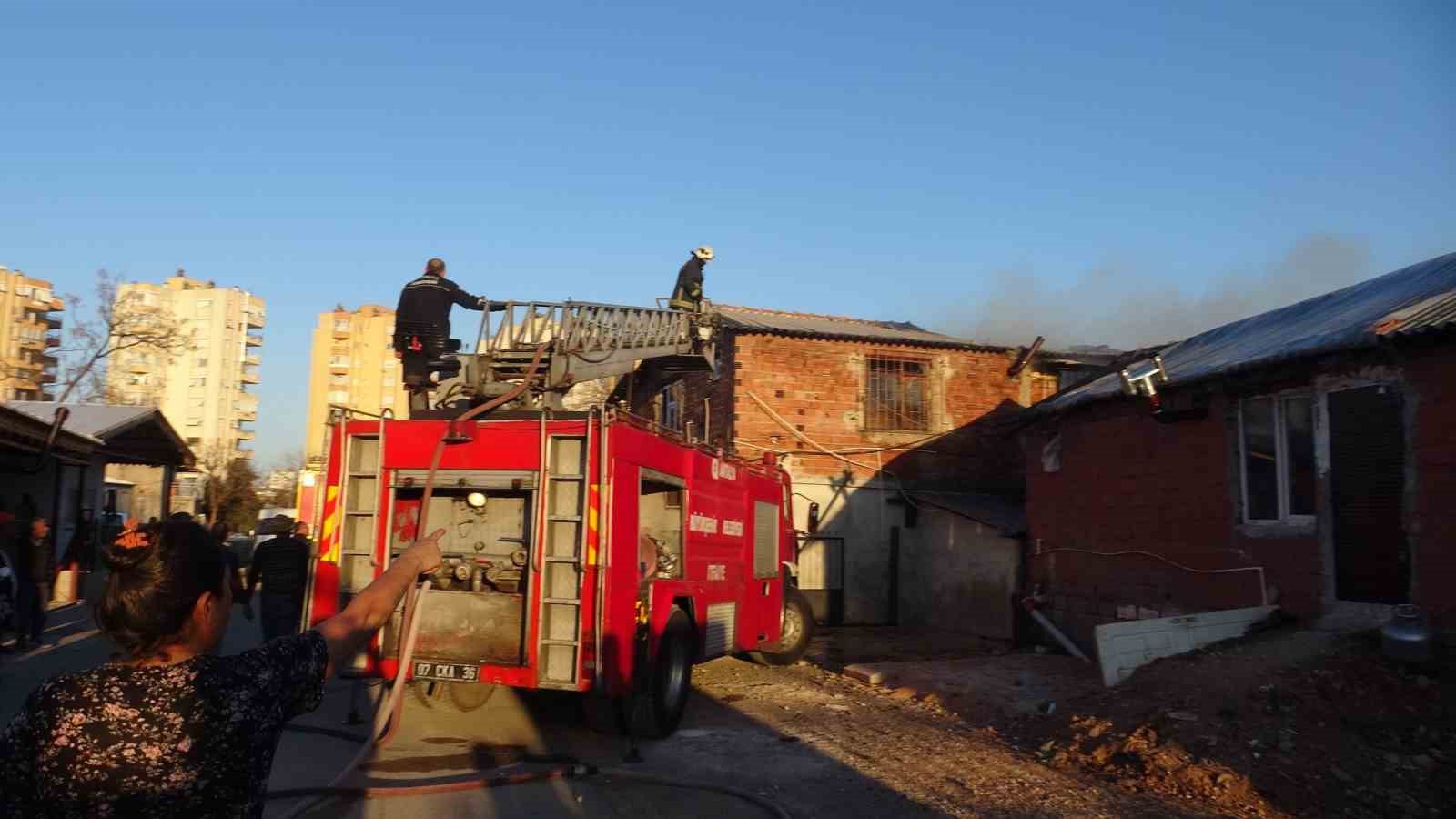 antalyada yasli ciftin evi alevlere teslim oldu 0 jb1TAPVE