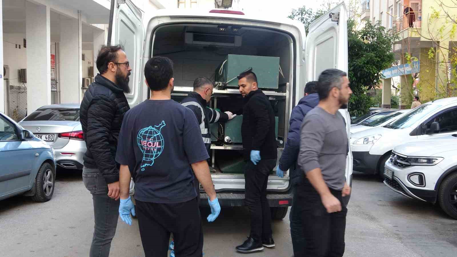 antalyada yasli kadin evinde olu bulundu 1