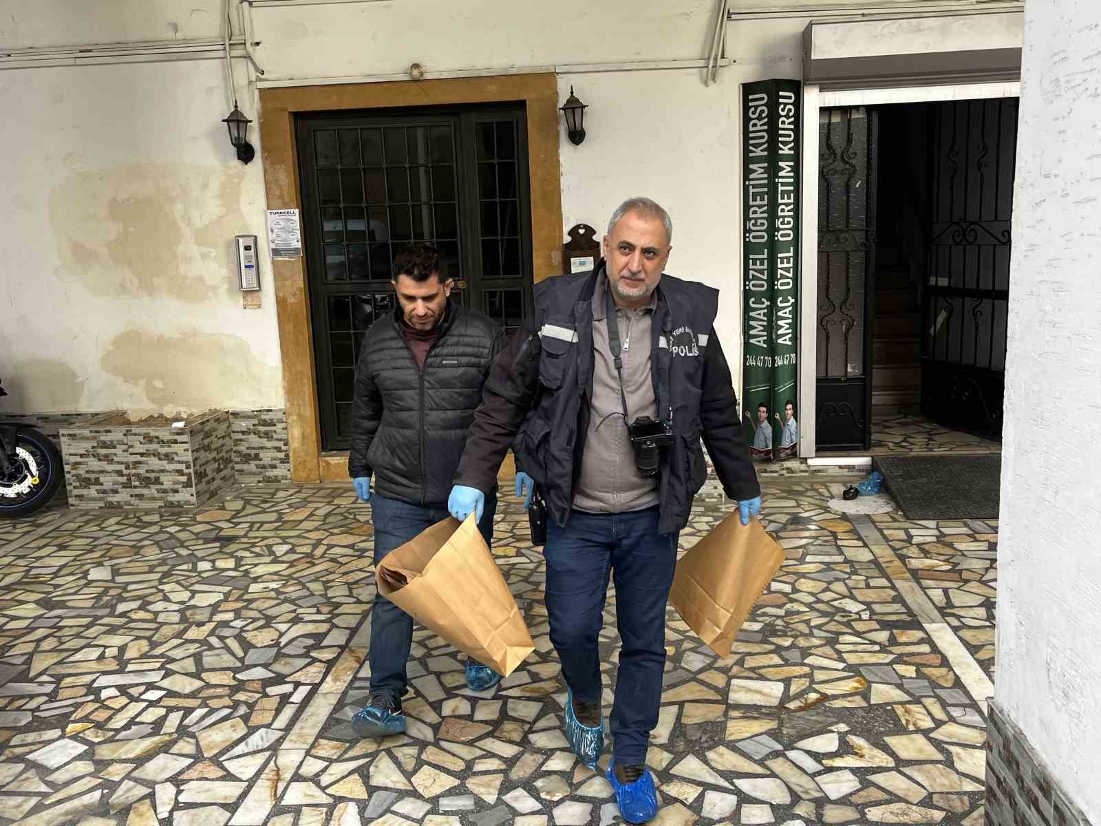 antalyada yasli kadin evinde olu bulundu 3 RZCRMjM7