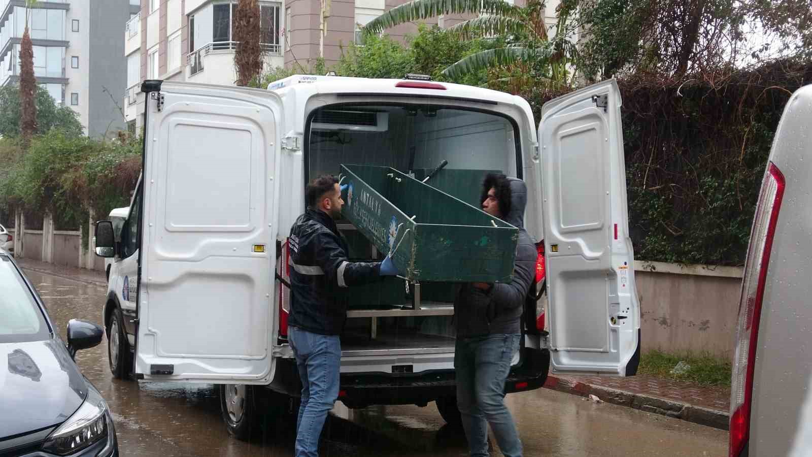 antalyada yasli kadin evinde olu bulundu 3 w8AIhIyq
