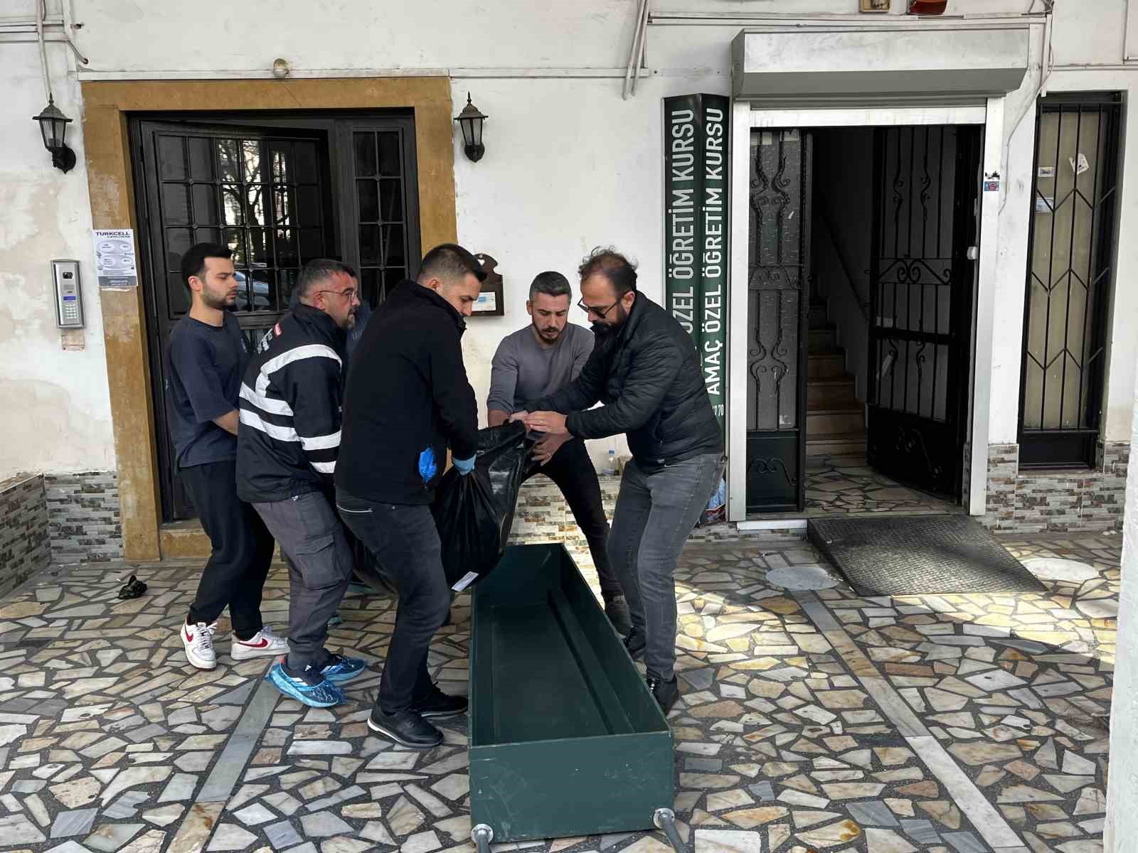 antalyada yasli kadin evinde olu bulundu 4 IWXznZWs