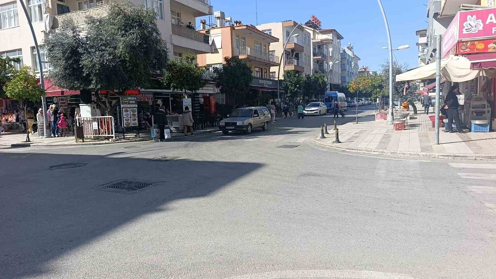 antalyada yaya gecidinde engelli aracina otomobilin carpma ani kamerada 1 yimCMm9t