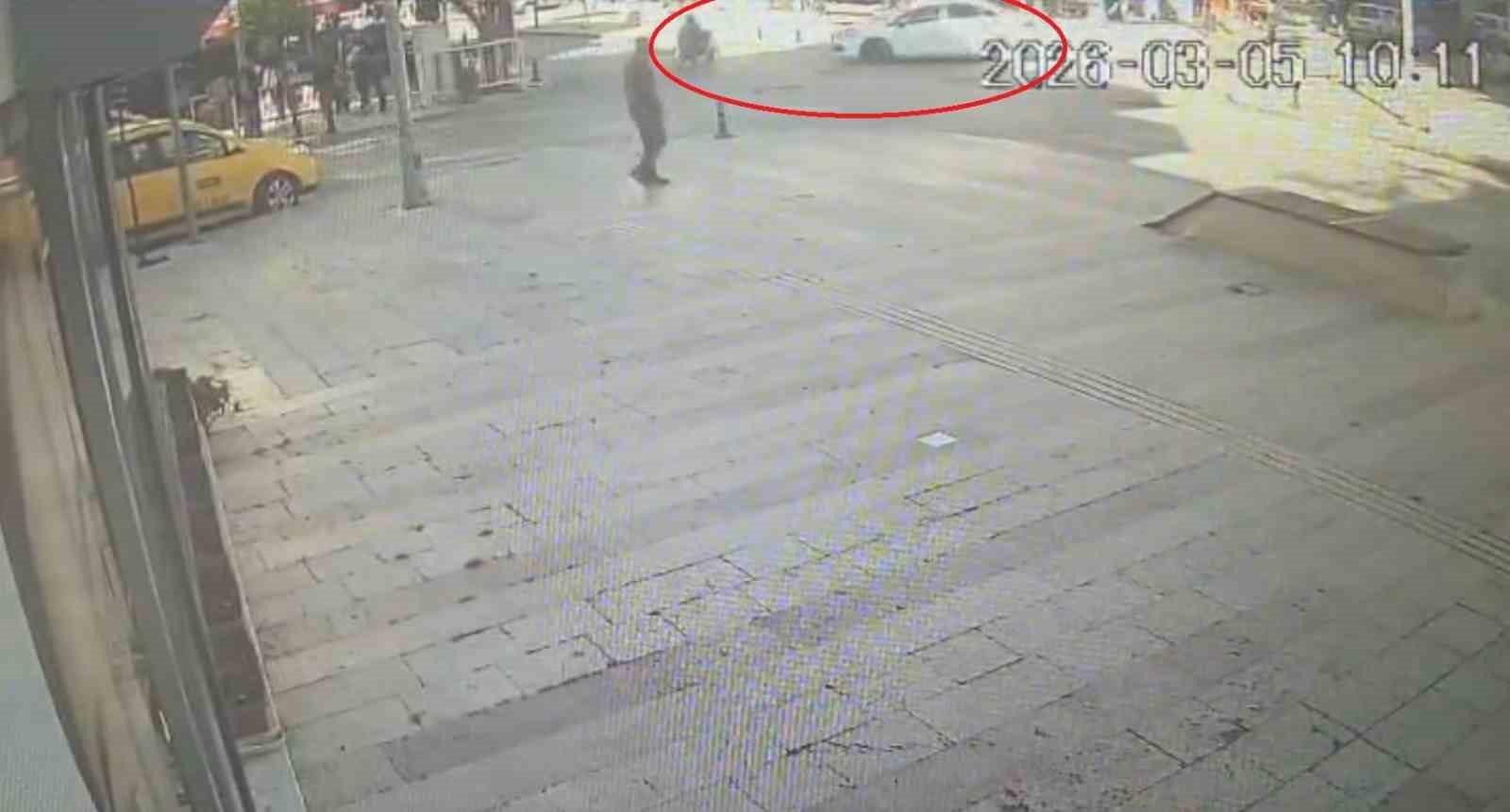 antalyada yaya gecidinde engelli aracina otomobilin carpma ani kamerada 4 gQuzmvZE