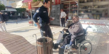 antalyada-yaya-gecidinde-engelli-aracina-otomobilin-carpma-ani-kamerada-hQXiSWPK.jpg