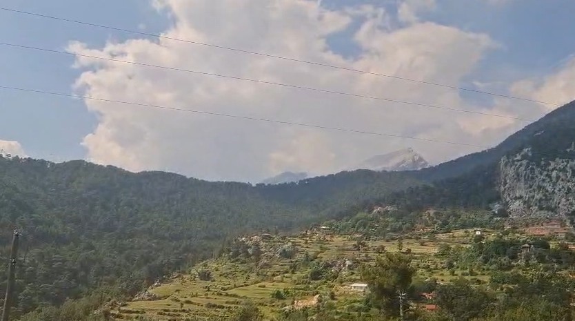 Antalya’da yıldırımın neden olduğu orman yangını kontrol altına alındı 6 antalyada yildirimin neden oldugu orman yangini kontrol altina alindi 2 bcAvm41P