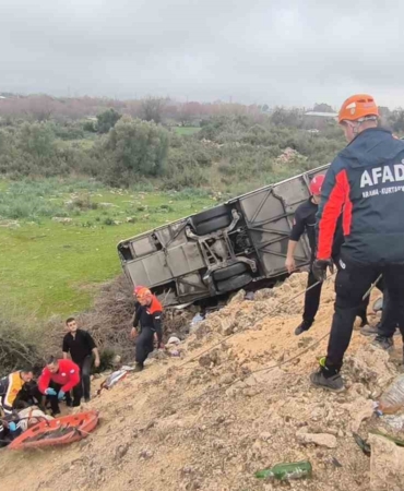 antalyada-yolcu-otobusu-sarampole-yuvarlandi-8-olu-26-yarali-mAYXDODu.jpg