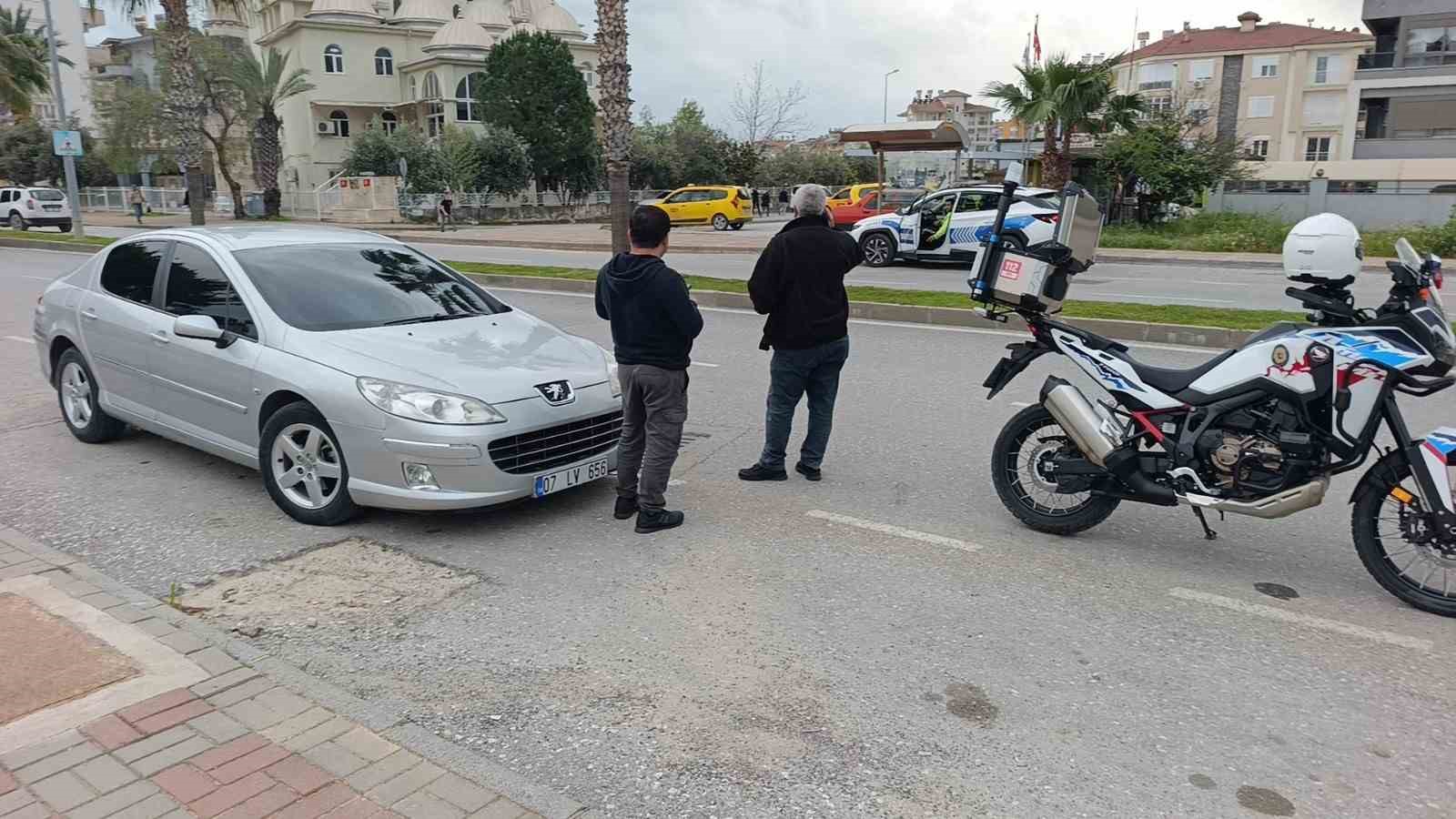 Antalya’da yürekleri ağza getiren kaza: Aniden yola fırlayan 5 yaşındaki çocuğa otomobil çarptı 6 antalyada yurekleri agza getiren kaza aniden yola firlayan 5 yasindaki cocuga otomobil carpti 2 5TpjDiwM