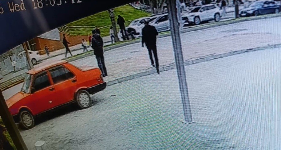 Antalya’da yürekleri ağza getiren kaza: Aniden yola fırlayan 5 yaşındaki çocuğa otomobil çarptı 7 antalyada yurekleri agza getiren kaza aniden yola firlayan 5 yasindaki cocuga otomobil carpti 3 E2gfjB7j