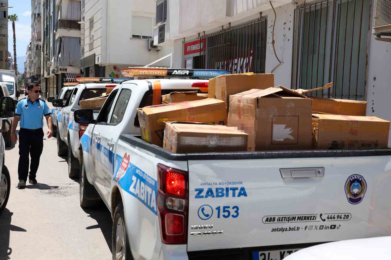 Antalya’da zabıta 4 bin 322 sahte parfüme el koydu 8 antalyada zabita 4 bin 322 sahte parfume el koydu 4 9EA9pzIR