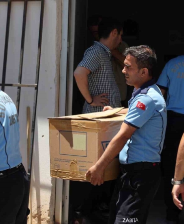 antalyada-zabita-4-bin-322-sahte-parfume-el-koydu-jRzziuQT.jpg