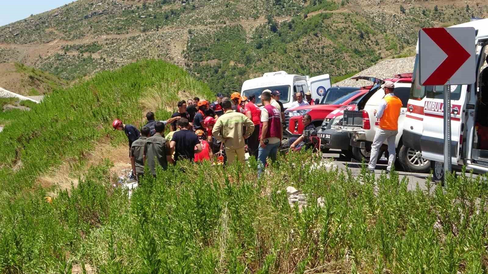 Antalya’daki feci kazada hayatını kaybeden aile son yolculuğuna uğurlandı 4 antalyadaki feci kazada hayatini kaybeden aile son yolculuguna ugurlandi 0 7tLCAMA3