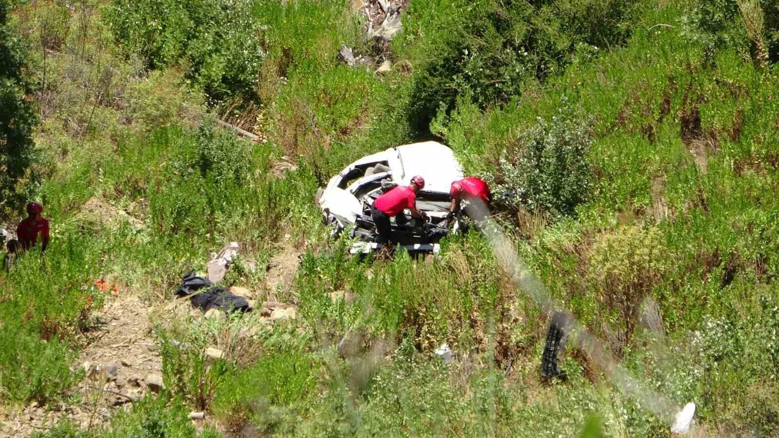 Antalya’daki feci kazada hayatını kaybeden aile son yolculuğuna uğurlandı 5 antalyadaki feci kazada hayatini kaybeden aile son yolculuguna ugurlandi 1 rT1D5dd3