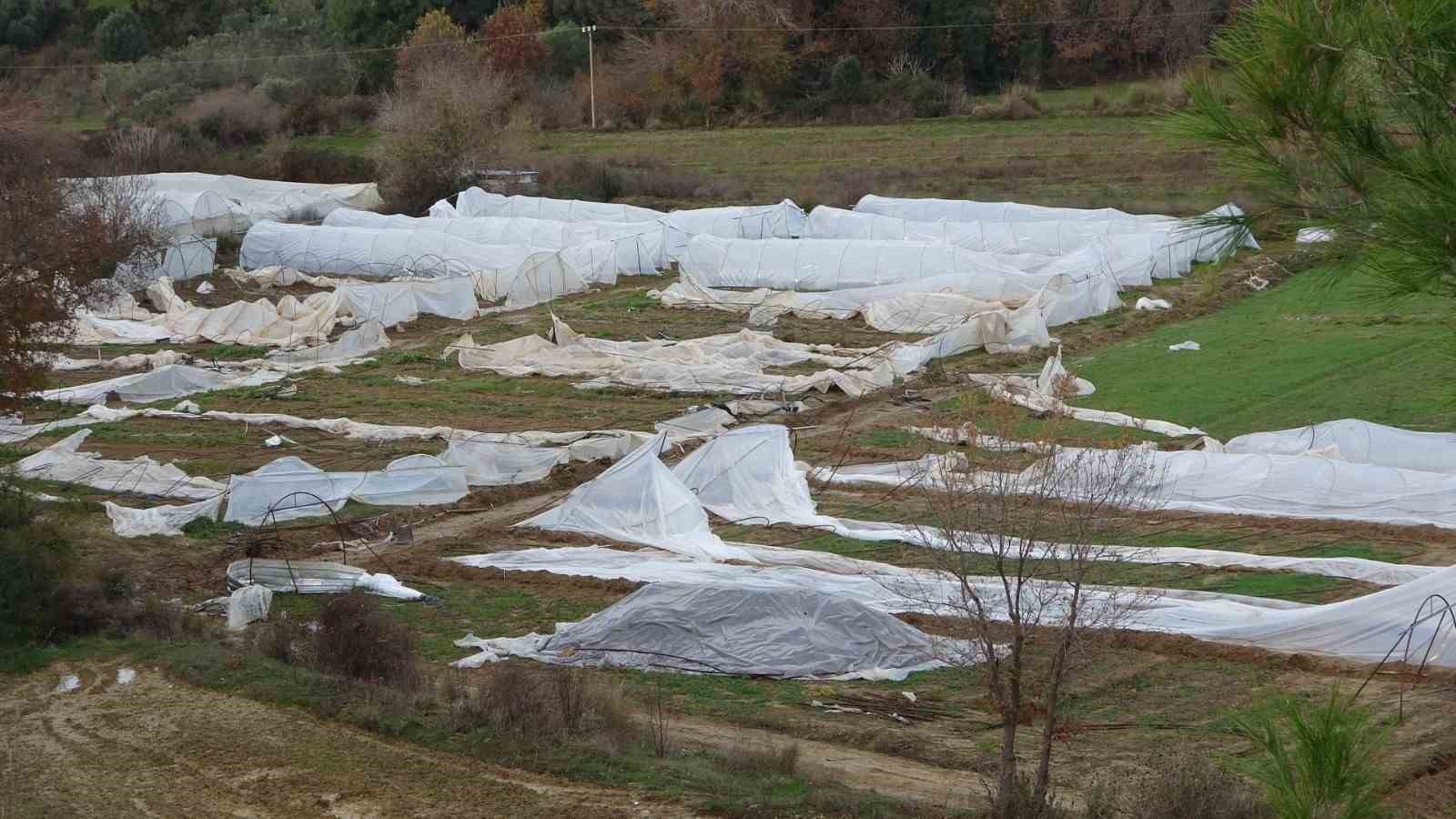 antalyadaki hortum ani kamerada konteynerler savruldu arac gitmekte zorlandi 0 GiBa3HWF
