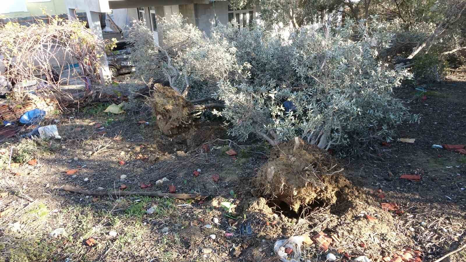 antalyadaki hortum ani kamerada konteynerler savruldu arac gitmekte zorlandi 2 rFunTBcI