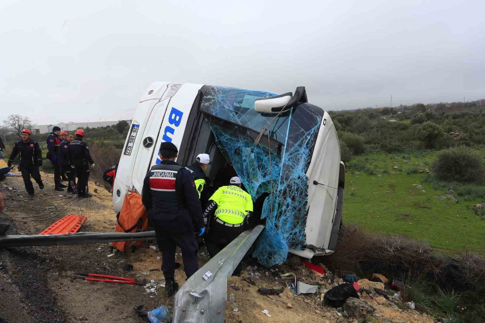 antalyadaki otobus kazasinda hayatini kaybeden 3 gencin akdeniz universitesi ogrencisi oldugu ortaya cikti 3 17dIMHjy