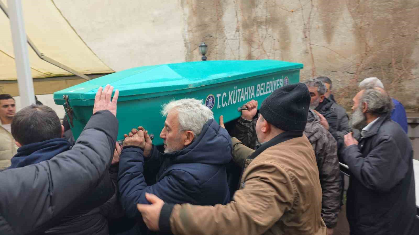 antalyadaki otobus kazasinda hayatini kaybeden surucu memleketi kutahyada son yolculuguna ugurlandi 3