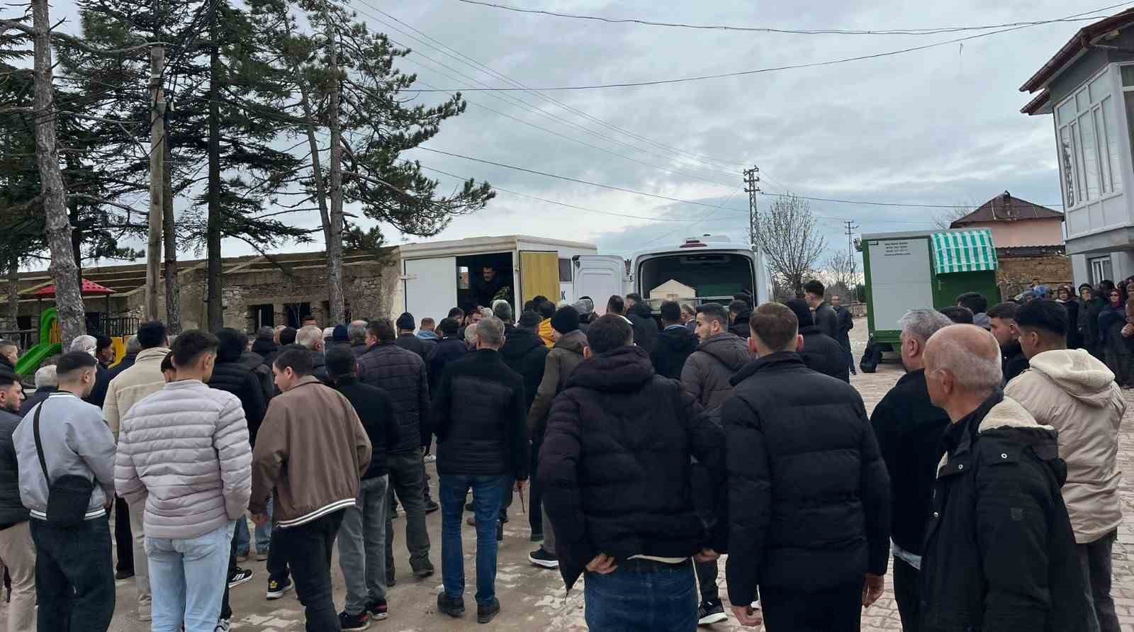 Antalya’daki silahlı kavgada ölen genç toprağa verildi 5 antalyadaki silahli kavgada olen genc topraga verildi 1 CpvdiVHt