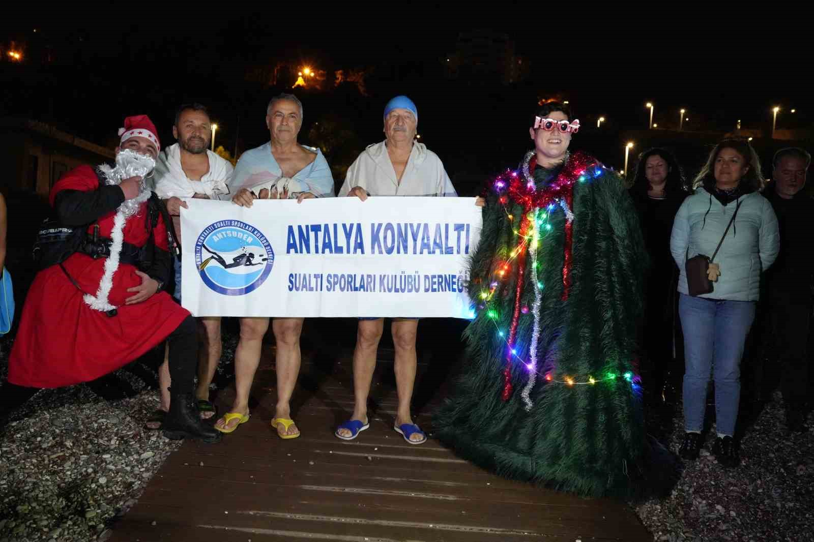 antalyade rituel bozulmadi deniz tutkunlari 2026ya da denizde girdi 1 GOahmnFZ