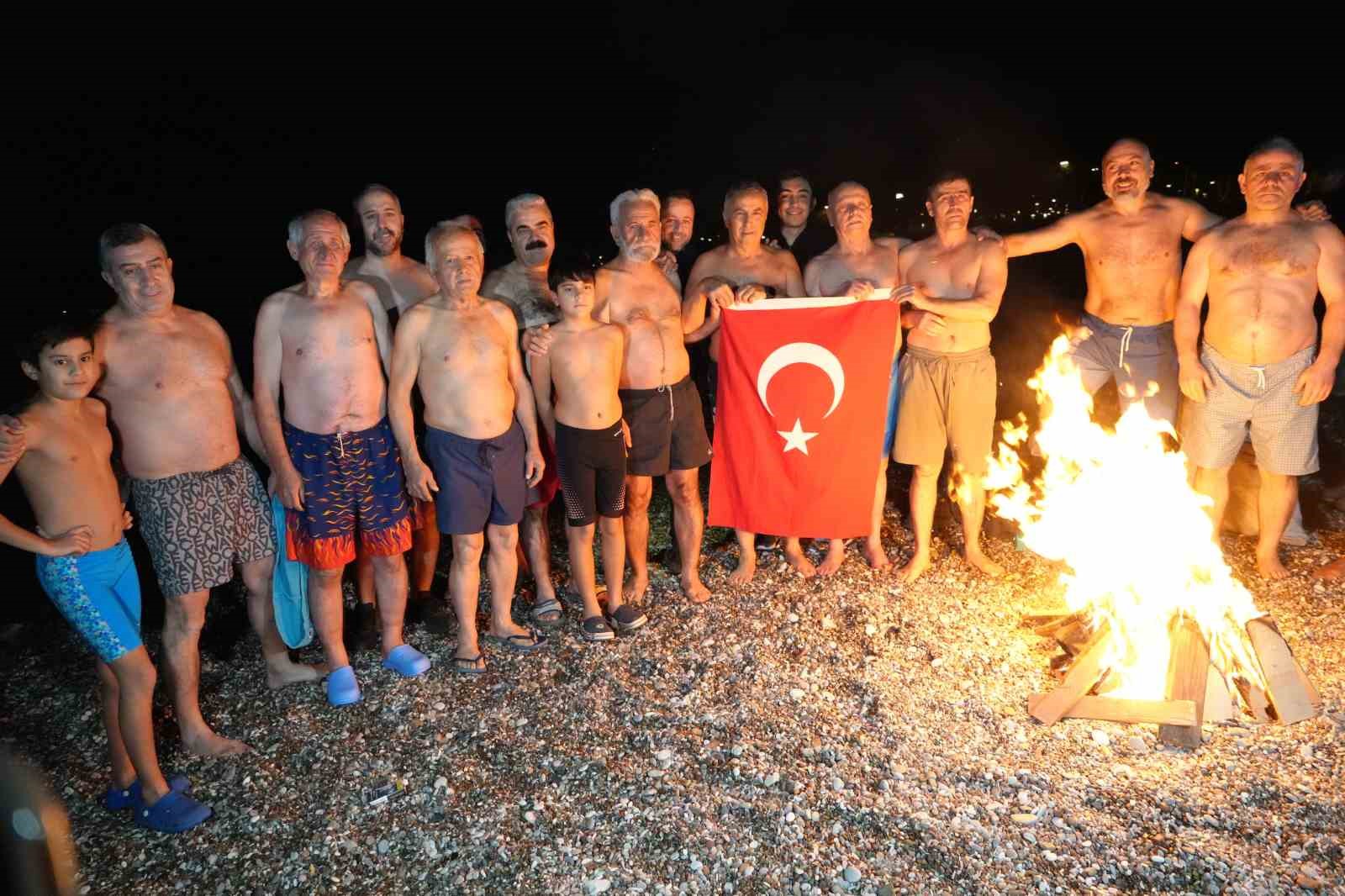 antalyade rituel bozulmadi deniz tutkunlari 2026ya da denizde girdi 5 LVlI8UmP