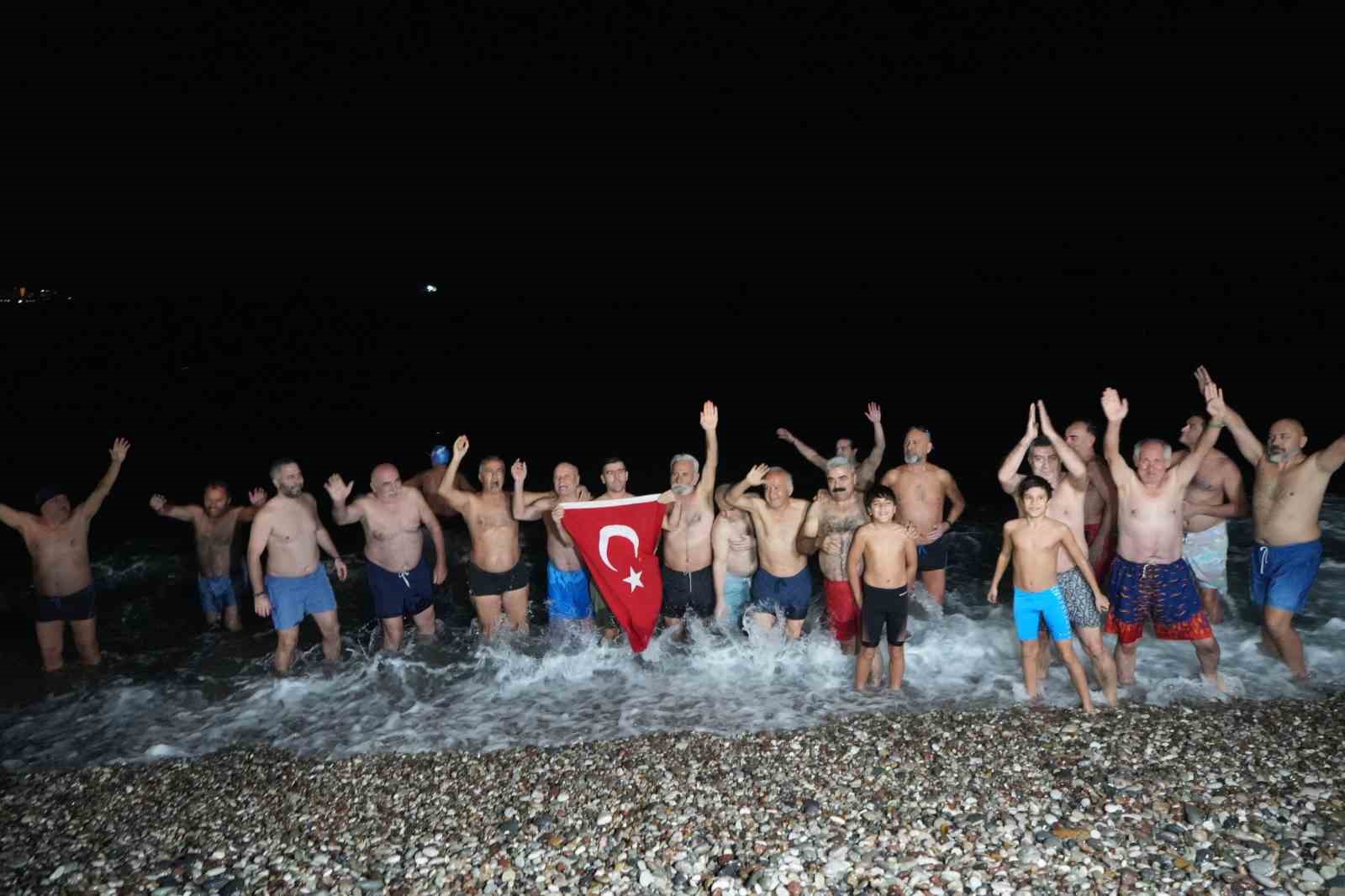 antalyade rituel bozulmadi deniz tutkunlari 2026ya da denizde girdi 6 YbSR3ttT