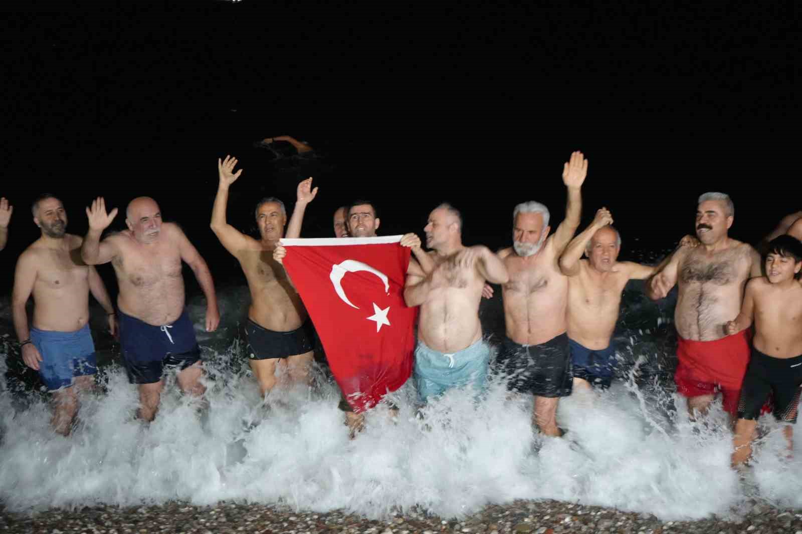 antalyade rituel bozulmadi deniz tutkunlari 2026ya da denizde girdi 7 Fglrv7kr