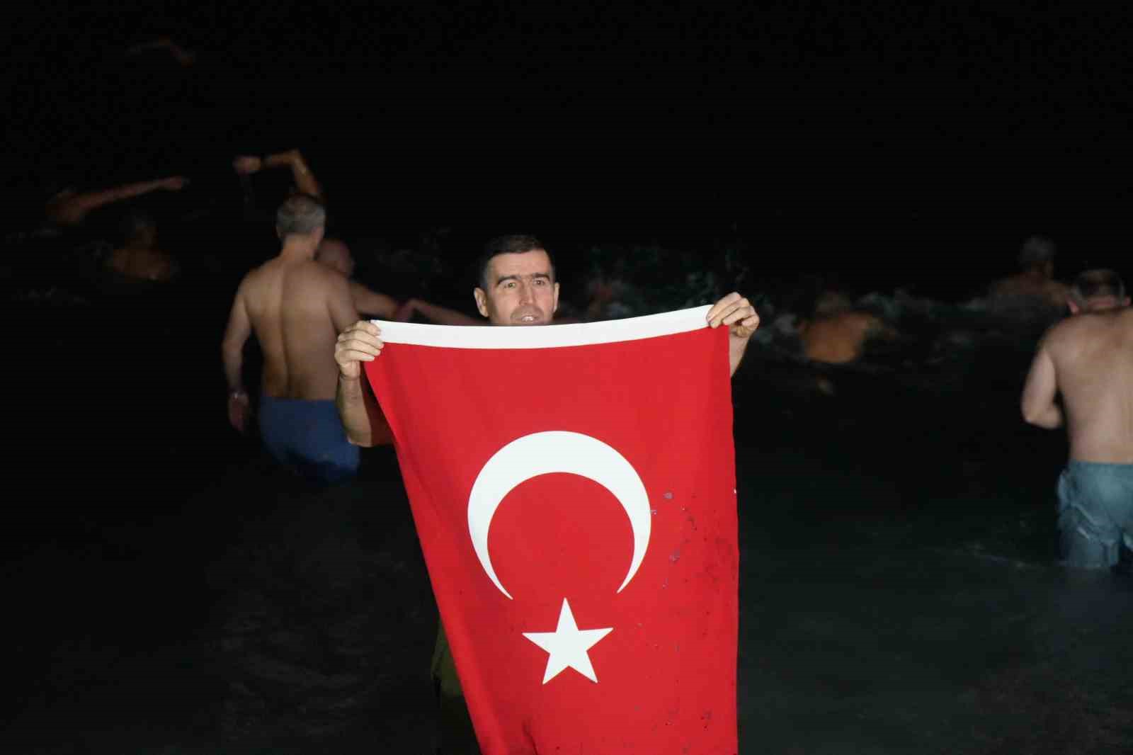 antalyade rituel bozulmadi deniz tutkunlari 2026ya da denizde girdi 8 RKIMnL2E