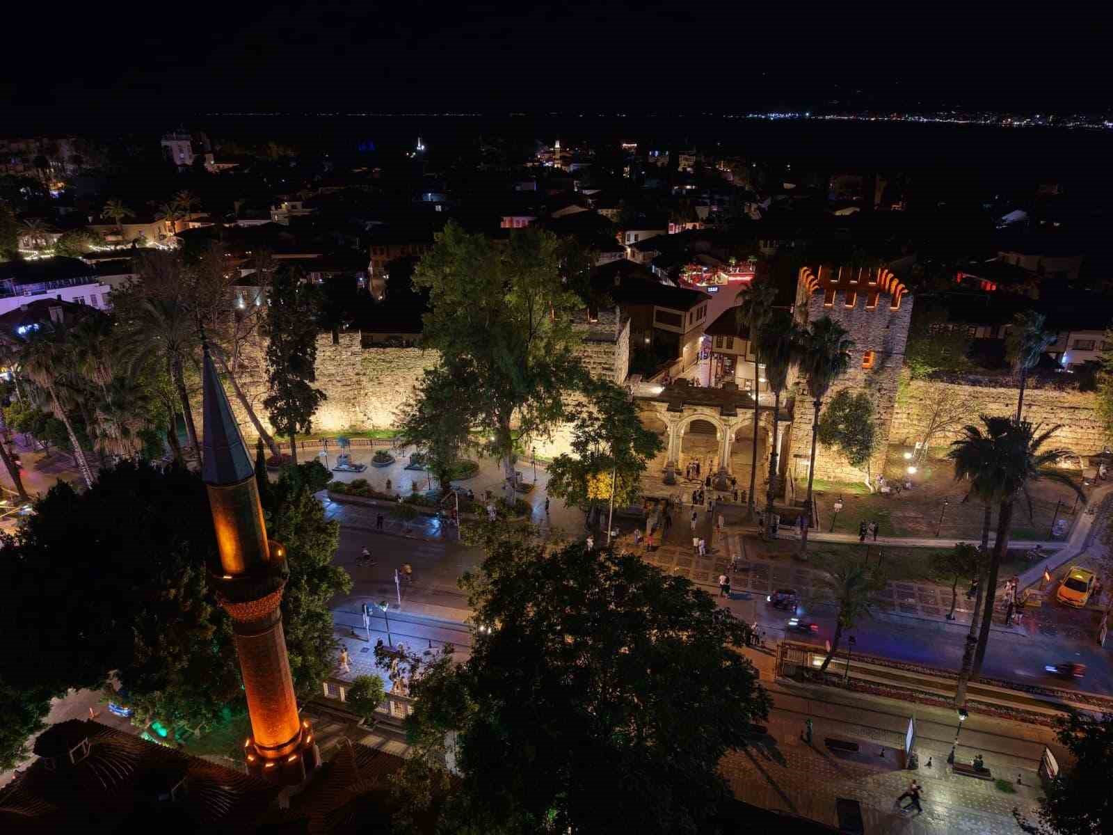 antalyanin tarihi kapisi aydinlatildi 1